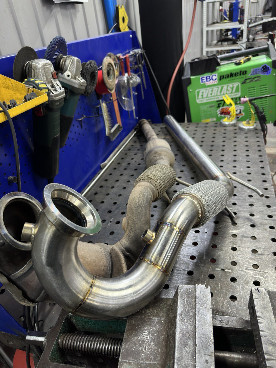 Вариант исполнения downpipe под конкретную конфигурацию