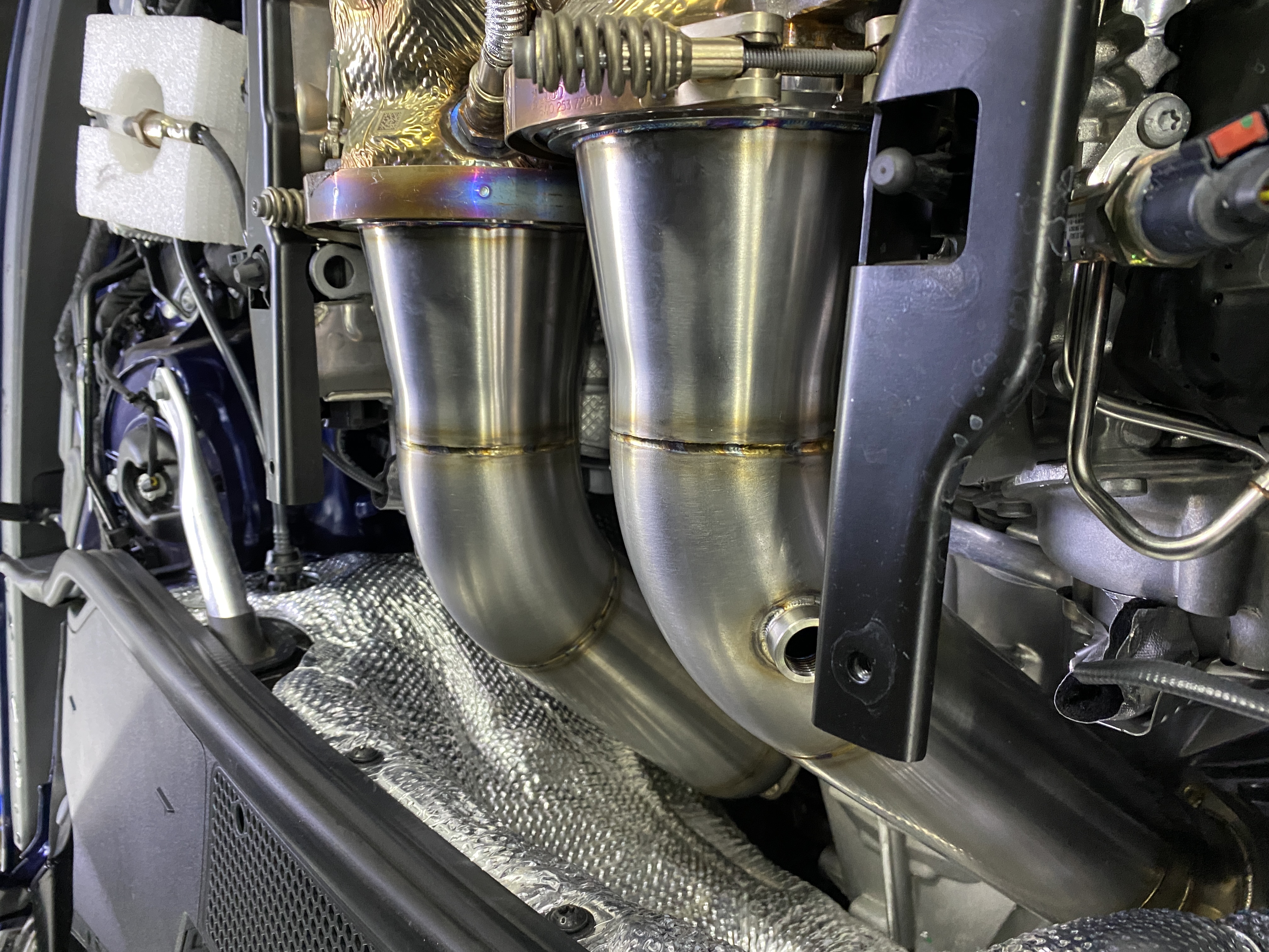 Downpipe после установки на автомобиль